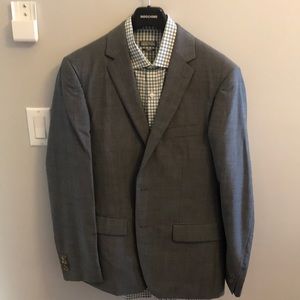 UNWORN. Men’s 40R slim fit suit, dark grey.